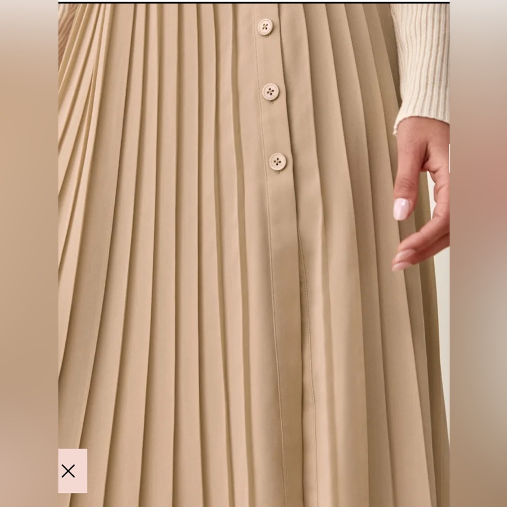 Elegant Reformation Verona Skirt Buff. Side buttons, pleated, sexy slit Timeless - Picture 5 of 10